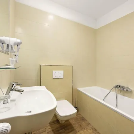 Hotel Congress Centrum 3*