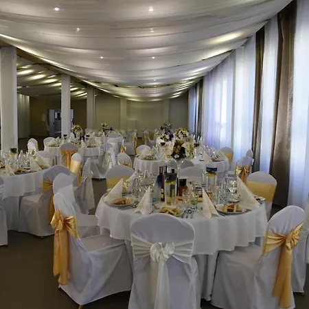 Hotel Congress Centrum 3*